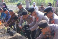 Sinergi Polri dan Petani, Kapolresta Pontianak Launching Uwi Ungu di Pontianak Barat
