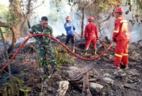 Prajurit Yonif TP 833/BD Tanggap Darurat Kebakaran Hutan di Jalan Sabang Merah