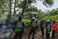 Tim SAR Samapta Polda Kalbar Intensifkan Pendinginan Lahan Cegah Karhutla di Kubu Raya