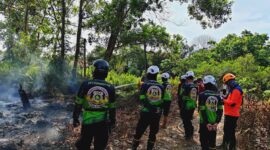 Tim SAR Samapta Polda Kalbar Intensifkan Pendinginan Lahan Cegah Karhutla di Kubu Raya