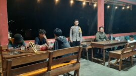 Patroli Dialogis Malam Polsek Mandor, Cegah Kejahatan dan Jaga Kamtibmas