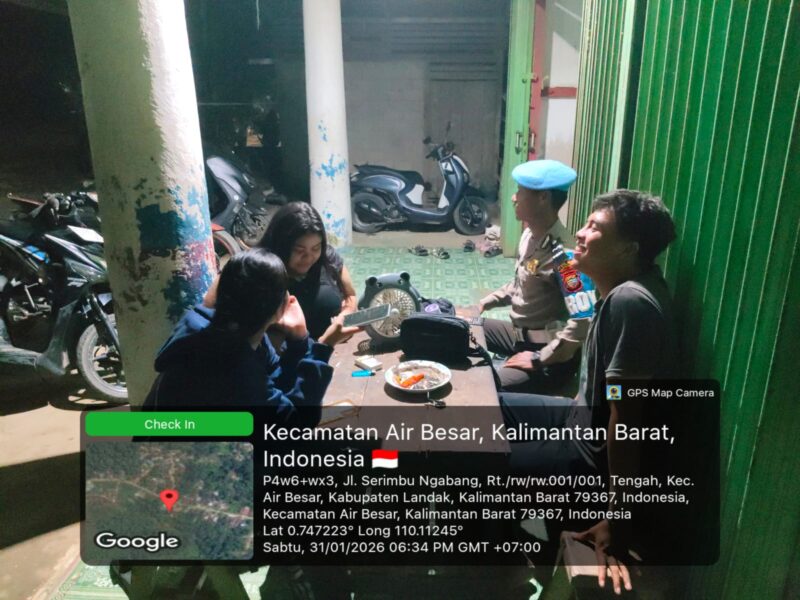 Patroli Malam Polsek Air Besar, Polisi Sambangi Warga Jaga Kamtibmas