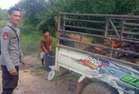 Polisi Sapa Petani Sawit Saat Patroli Siang Polsek Sebangki
