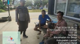 Polsek Air Besar Gelar Patroli Siang, Polisi Sapa Warga dan Imbau Waspada Kejahatan