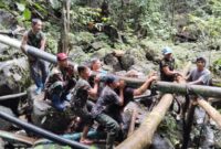 Saluran Air Rusak, Babinsa Puring Kencana Bergerak Bantu Warga