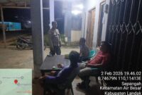 Patroli Malam Polsek Air Besar, Jaga Kampung Tetap Aman dan Kondusif