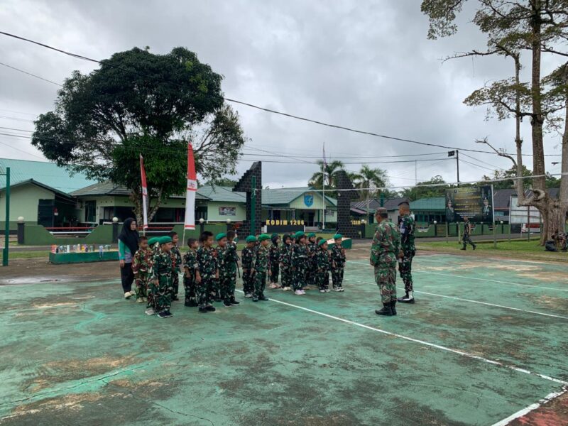 Edukasi Karakter Anak, Kodim 1206 Putussibau Latih Baris Berbaris TK Kartika Jaya