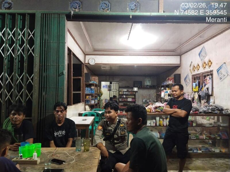 Ngobrol Bareng Warga, Patroli Malam Polsek Meranti Ciptakan Rasa Aman