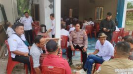 Patroli Siang Polsek Mandor, Polisi Dekatkan Diri dengan Warga dan Tingkatkan Keamanan