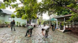 Peduli Kebersihan, Korem 121/Abw Rutin Bersihkan Lingkungan Markas