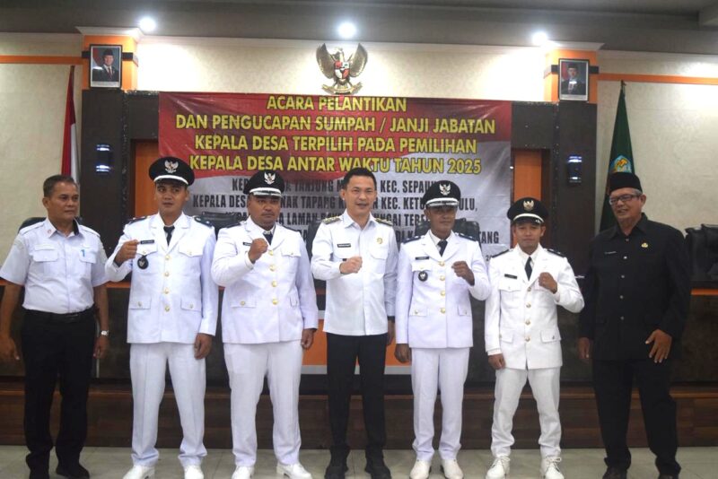 Wabup Sintang Ajak Masyarakat Hidupkan Budaya Gotong Royong di Tengah Pengurangan Anggaran Desa