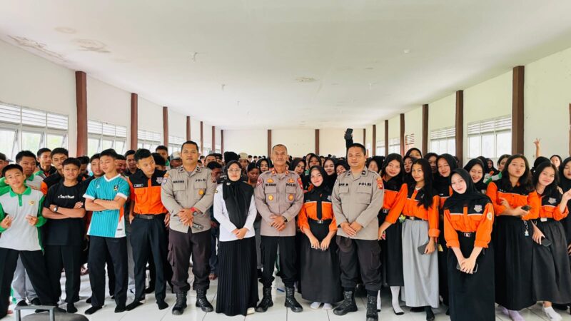 Penyuluhan Polres Melawi: Generasi Muda SMKN 1 Ella Hilir Dibekali Wawasan Anti Narkoba dan Judi Online