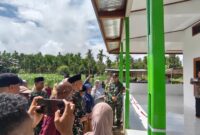 Gotong Royong di Perbatasan Papua, Satgas Yonif 643/Wns Bantu Renovasi Masjid Nur Rahman