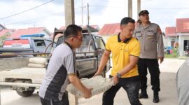 Polres Sintang Gelar Jumat Berbagi, Salurkan Bantuan ke Warga dan Rumah Ibadah