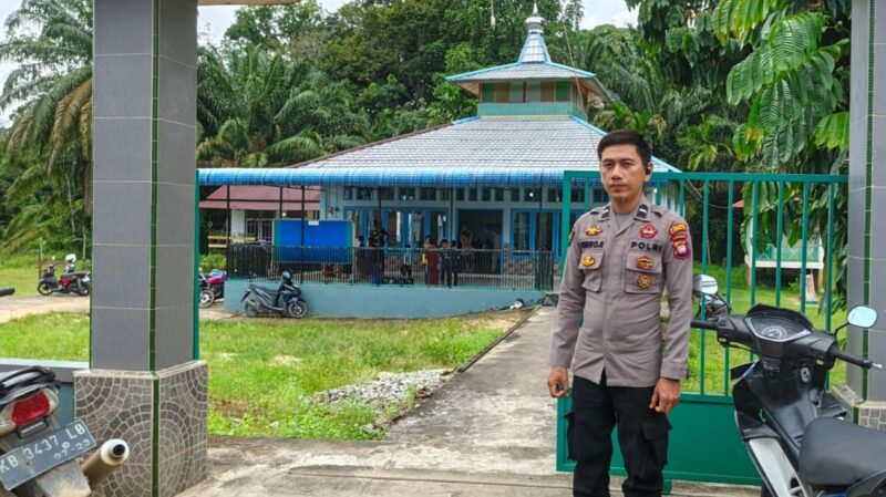Ciptakan Rasa Aman, Polsek Menjalin Kawal Ibadah Sholat Jumat di Menjalin