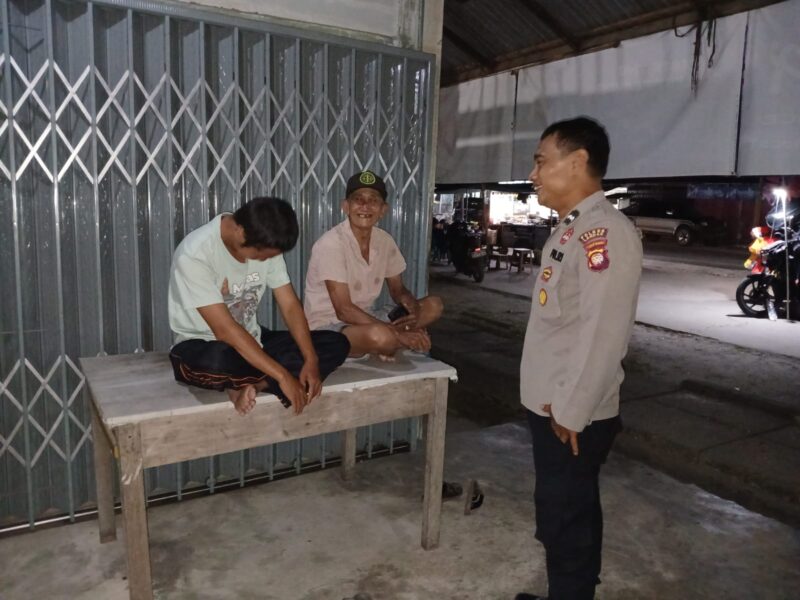 Patroli Malam Rutin, Polsek Mandor Jaga Keamanan Lingkungan Warga