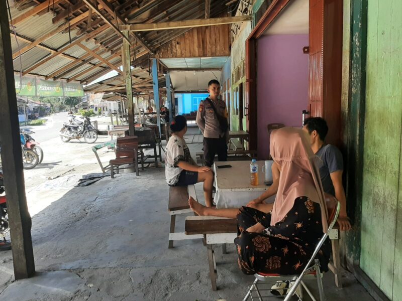 Patroli Siang Humanis, Polsek Mandor Perkuat Keamanan Lingkungan Warga