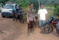 Di Bawah Terik Matahari, Polisi Sebangki Tetap Patroli dan Sambangi Warga