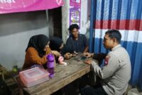 Dekat dengan Masyarakat, Polisi Mandor Lakukan Patroli Dialogis