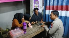 Dekat dengan Masyarakat, Polisi Mandor Lakukan Patroli Dialogis