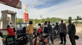 Pantau SPBU, Polisi Mandor Cegah Gangguan Kamtibmas