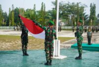 Prajurit Korem 121/Abw Ikuti Upacara Bendera Penuh Khidmat di Sintang