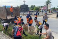 Aksi Bersih Sampah Tugu Juang II, Kapolres Melawi Pimpin Gerakan Indonesia Asri