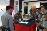 Mutasi Jabatan Kabag Log Polres Melawi, Kapolres Beri Arahan Teladan bagi Pejabat Baru