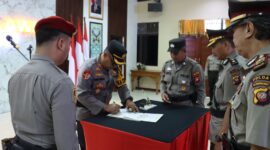 Mutasi Jabatan Kabag Log Polres Melawi, Kapolres Beri Arahan Teladan bagi Pejabat Baru