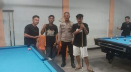 Polisi Lakukan Patroli Malam, Warga Bermain Biliar di Sengah Temila Diberi Imbauan Kamtibmas