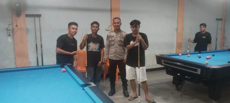 Polisi Lakukan Patroli Malam, Warga Bermain Biliar di Sengah Temila Diberi Imbauan Kamtibmas