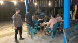 Waspada Kejahatan Malam, Polsek Mandor Intensifkan Patroli Dialogis