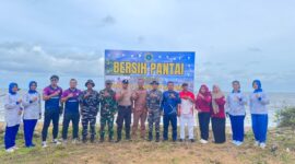 Dukung Program ASRI Nasional, Kodaeral XII Gelar Kerja Bakti di Pantai Jambat
