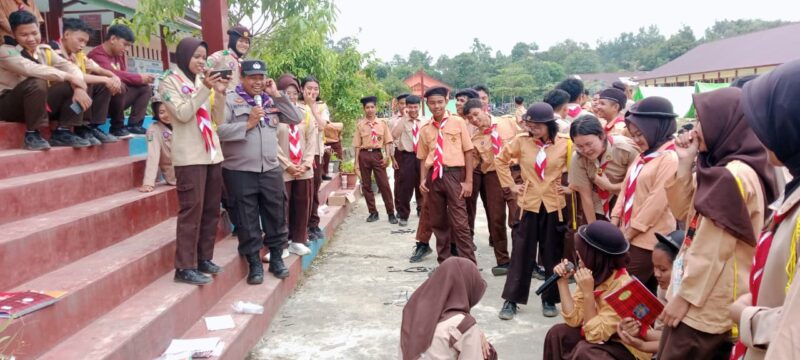Aiptu Supar’am Tanamkan Leadership dan Teamwork Siswa SMA N 2 Nanga Pinoh