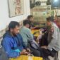 Patroli Malam Polsek Mandor: Polisi Sapa Warga, Tingkatkan Keamanan Lingkungan