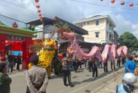 Polres Melawi Amankan Buka Mata Naga dan Pawai Barongsai Imlek 2577 di Nanga Pinoh