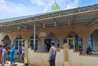 Polsek Kuala Behe Amankan Sholat Jumat di Masjid Nurul Iman, Wujudkan Pelayanan Prima Kepada Masyarakat