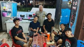Polsek Sengah Temila Dekatkan Diri dengan Pemuda Lewat Patroli Malam Humanis