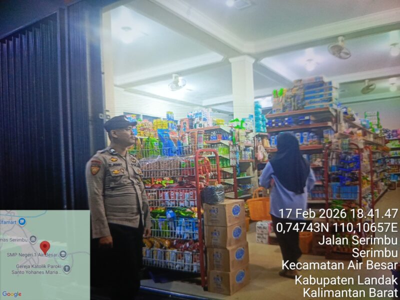 Patroli Malam Polisi Air Besar Pantau Pertokoan, Pemilik Usaha Diminta Waspada