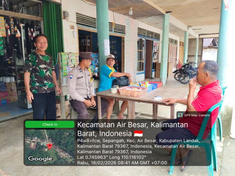 Pendekatan Humanis Polisi Air Besar, Sambangi Warga Santai Sambil Sampaikan Imbauan Kamtibmas