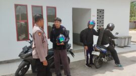 Patroli Siang Polsek Mandor Pererat Silaturahmi Polisi dan Warga