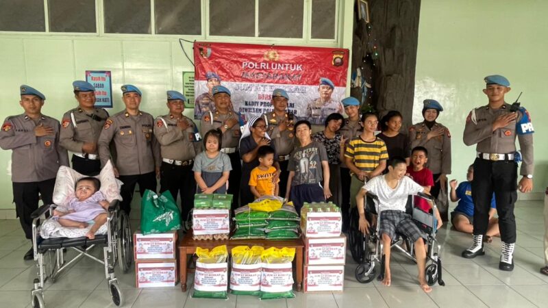 Bidpropam Polda Kalbar Adakan Jum’at Berkah, Santuni Anak Panti Asuhan Bhakti Luhur Pontianak