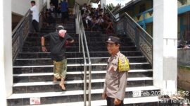 Polsek Ngabang Amankan Shalat Jumat di Masjid Baiturrahman dan Al-Hidayah