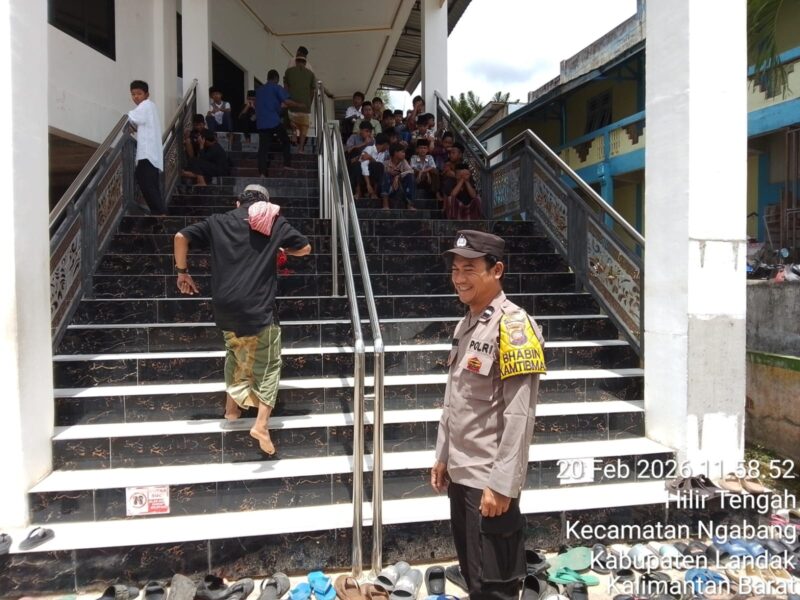 Polsek Ngabang Amankan Shalat Jumat di Masjid Baiturrahman dan Al-Hidayah