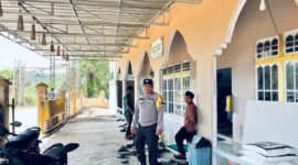 Polsek Kuala Behe Amankan Shalat Jumat di Masjid Nurul Iman Saat Ramadan
