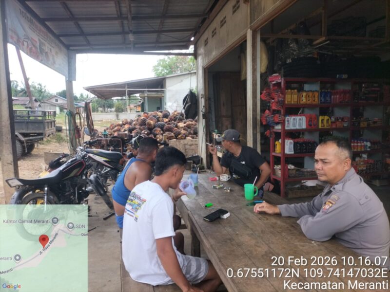 Patroli Siang Polsek Meranti Ajak Karyawan Sawit Jaga Kamtibmas