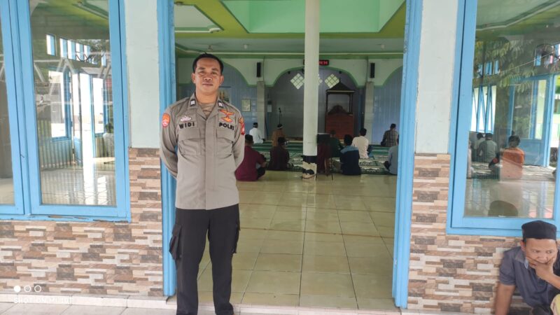 Polsek Menjalin Amankan Shalat Jumat di Masjid Nurul Yaqin Landak