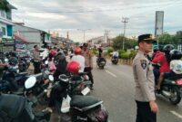 Polres Melawi Patroli Pasar Juadah Ramadan di Jalan Juang, Polisi Atur Lalu Lintas dan Jaga Keamanan Warga