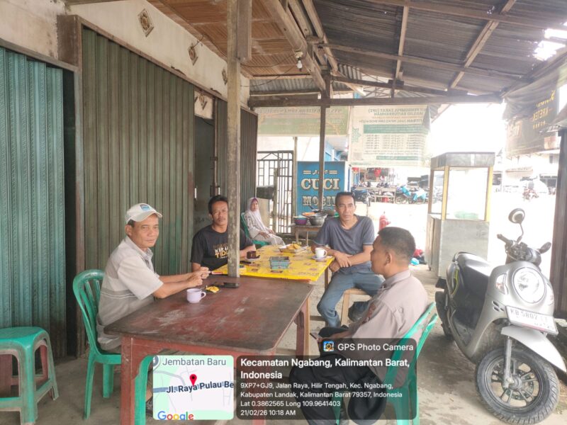 Patroli Dialogis Polsek Ngabang, Polisi Sambangi Warga dan Ajak Jaga Kamtibmas