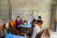 Patroli Humanis Polsek Meranti, Polisi Nongkrong Bareng Warga Sambil Sampaikan Pesan Kamtibmas